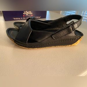 Volks Walkers sandals, black, size 6